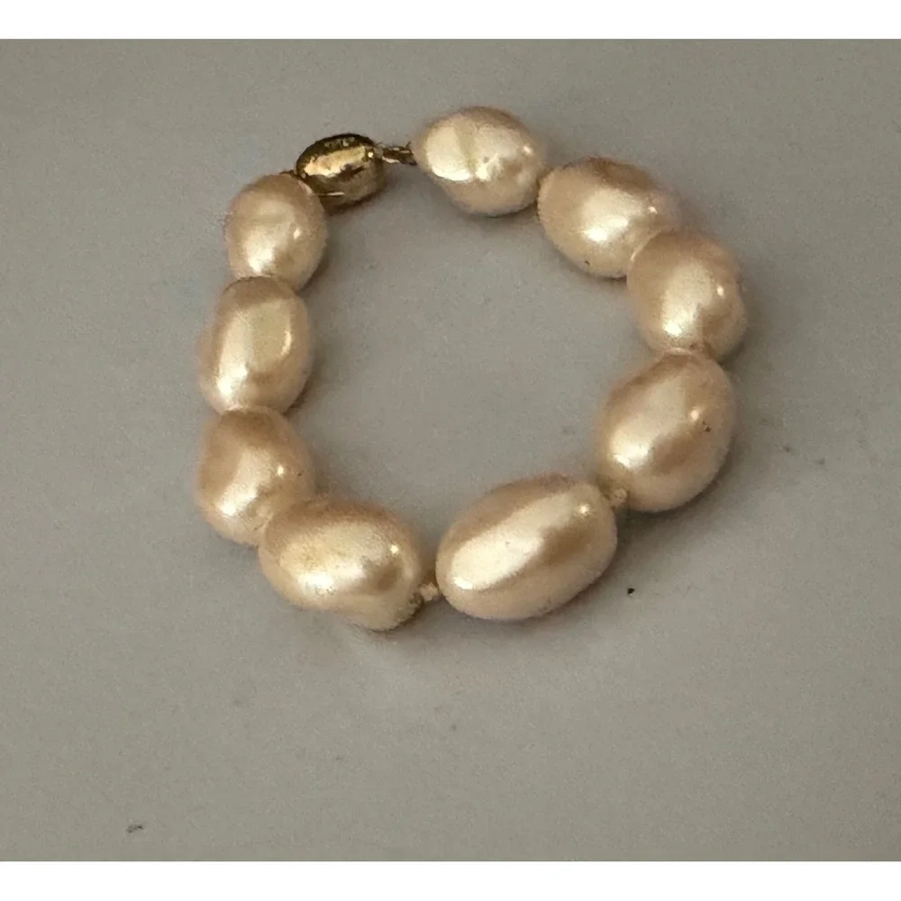 Monet Imitation Pearl Bracelet 6.5 in Cream  Baroque Style Gold Tone  Ball Clasp